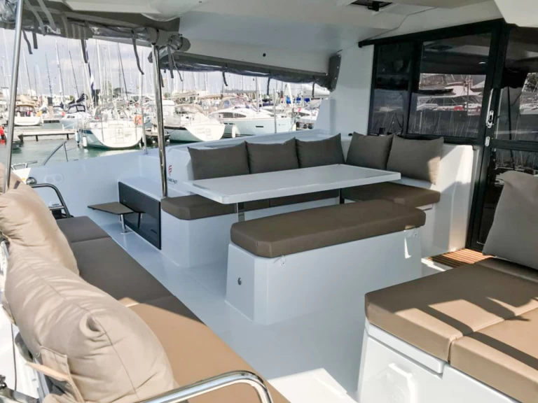 Louer Catamaran avec ou sans skipper Fountaine Pajot à Tivat
