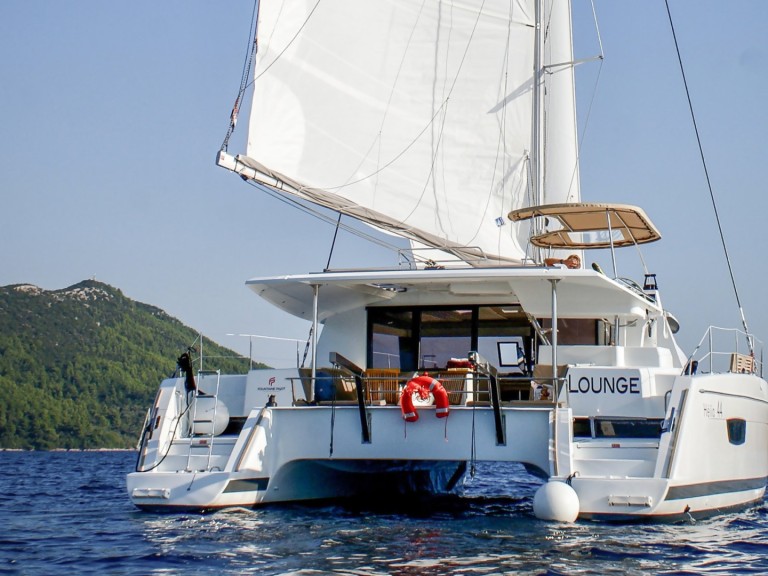 Fountaine Pajot Helia 44 a louer à Tivat