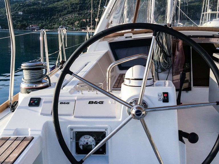 Location bateau Tivat pas cher Oceanis 45