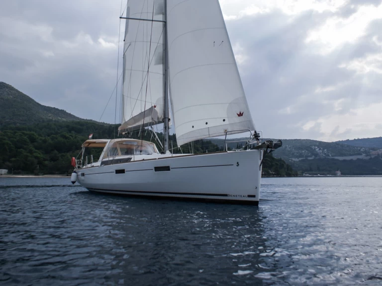 Louez un Bénéteau Oceanis 45 à Tivat