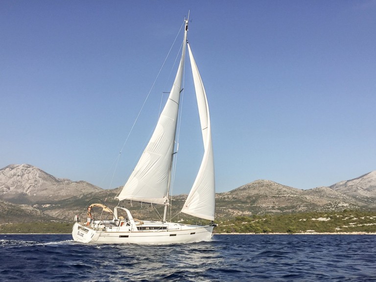 Bénéteau Oceanis 45 a louer à Tivat