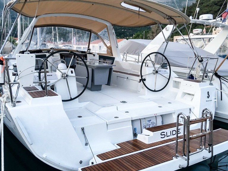 Louez un Bénéteau Oceanis 45 à Tivat
