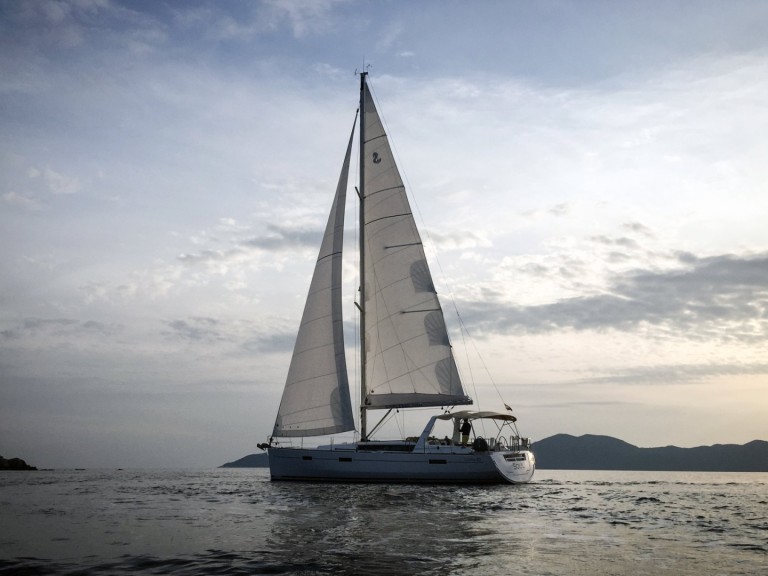 Bénéteau Oceanis 45 a louer à Tivat