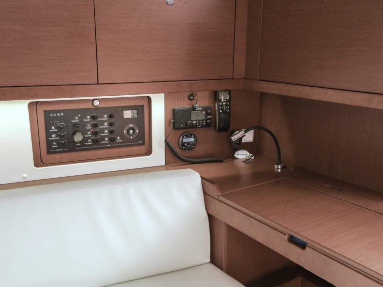 Louez un Bénéteau Oceanis 45 à Tivat