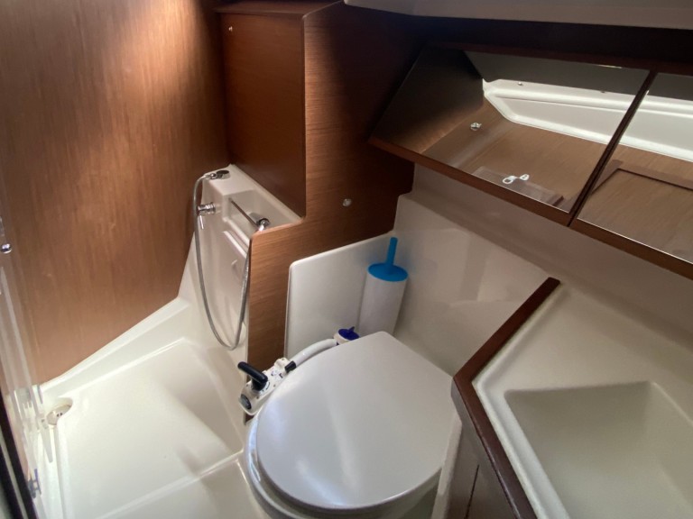 Location bateau Skiathos pas cher Oceanis 40.1 (3 double and 1 bunk beds)