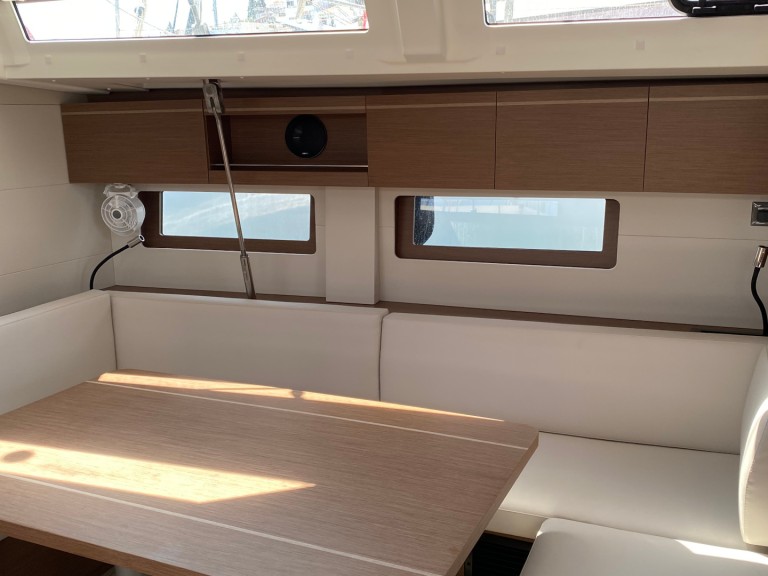 Location bateau Bénéteau Oceanis 51.1 (AC, Gen, Watermaker) à Skiathos sur Samboat