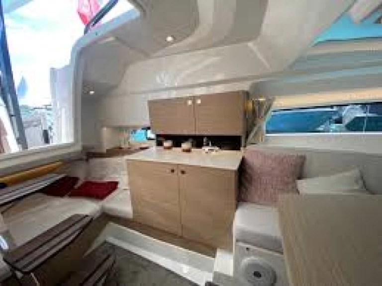 Location bateau Makarska pas cher Cap Camarat 9.0 WA