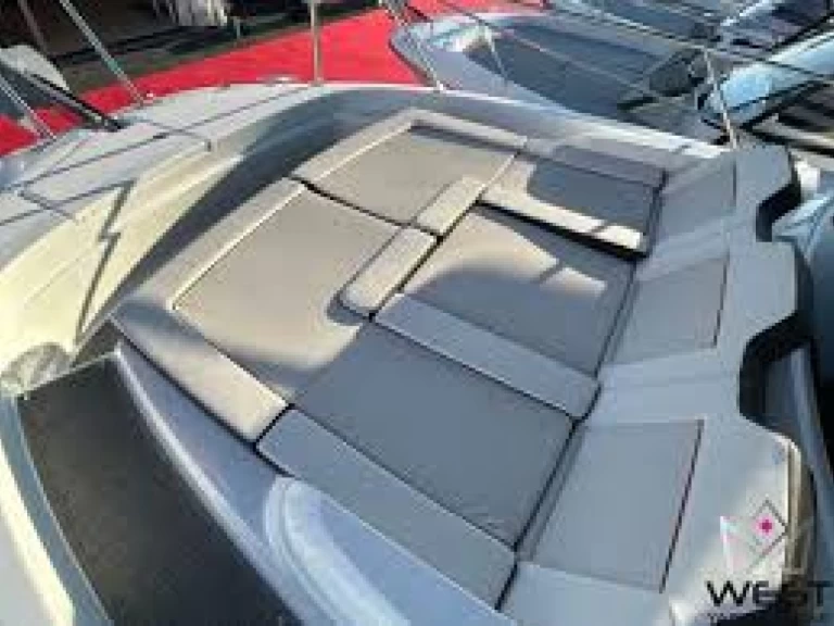 Location Bateau à moteur à Makarska - Jeanneau Cap Camarat 9.0 WA