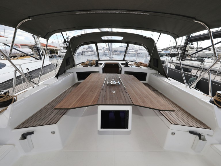 Location bateau Pula pas cher Dufour 470