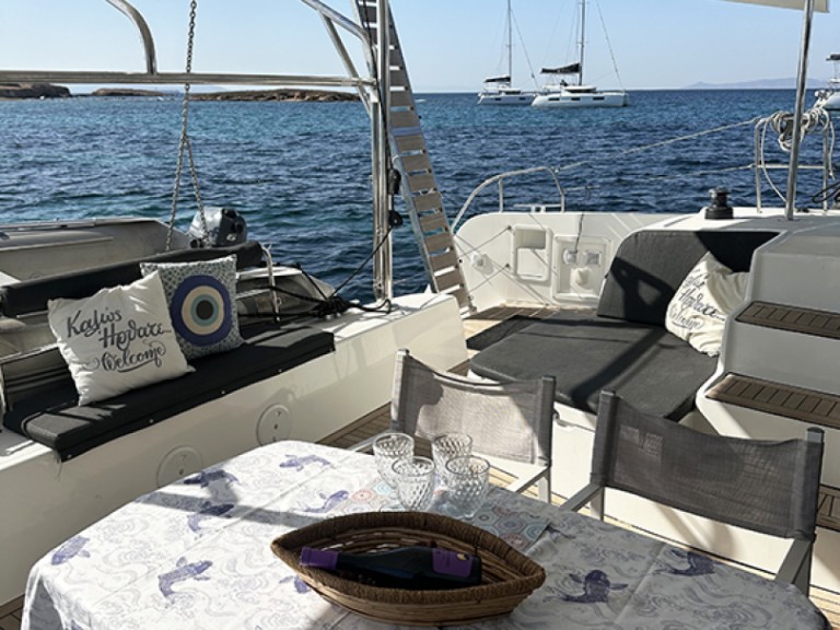 Louer Catamaran avec ou sans skipper Lagoon à Álimos