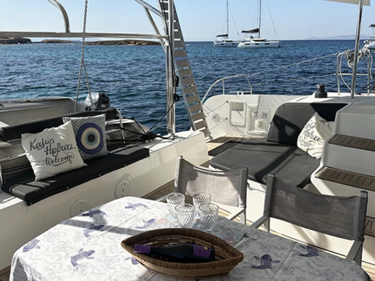 Louer Catamaran avec ou sans skipper Lagoon à Álimos