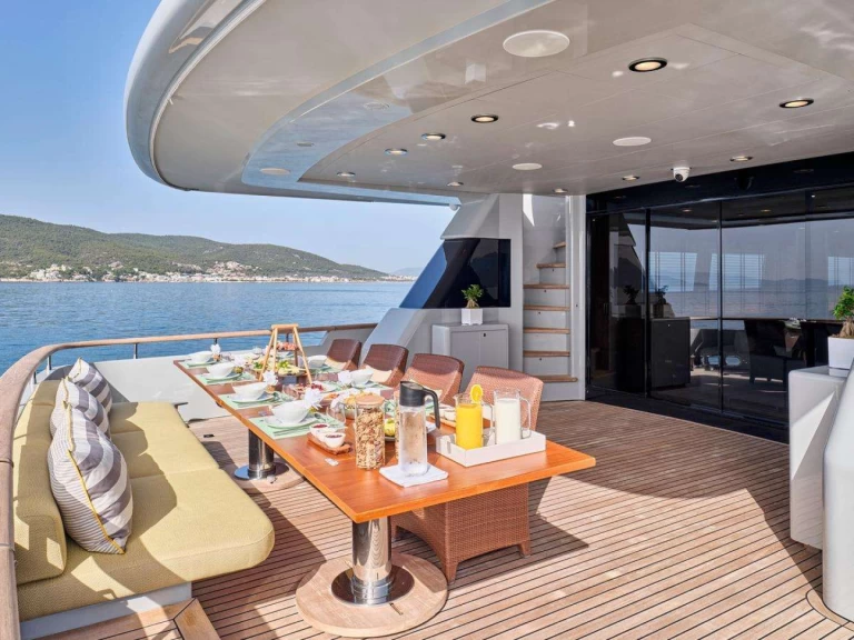 Location bateau Cantieri di Pisa, Italy KINTARO à Athènes sur Samboat