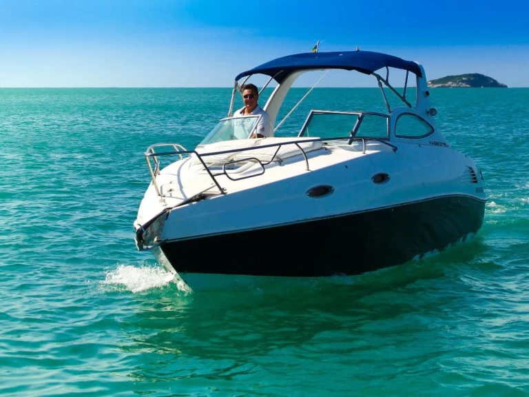 Location Bateau à moteur Nefertiti avec permis