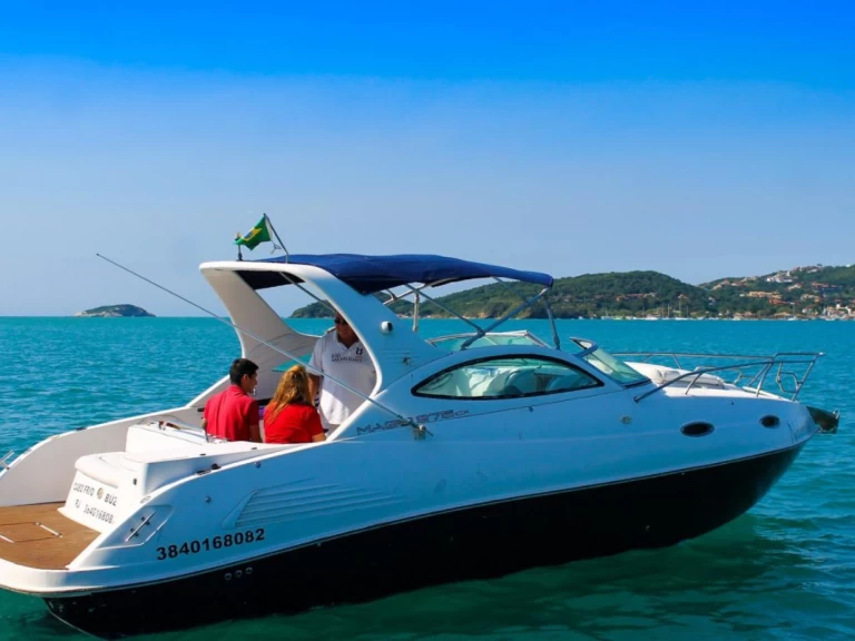 Bateau à moteur à louer à Armação dos Búzios au meilleur prix