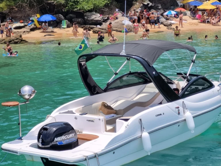 Bateau à moteur à louer à Armação dos Búzios au meilleur prix