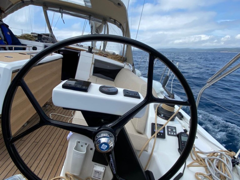 Location bateau Bormes-les-Mimosas pas cher Dufour 390 Grand Large