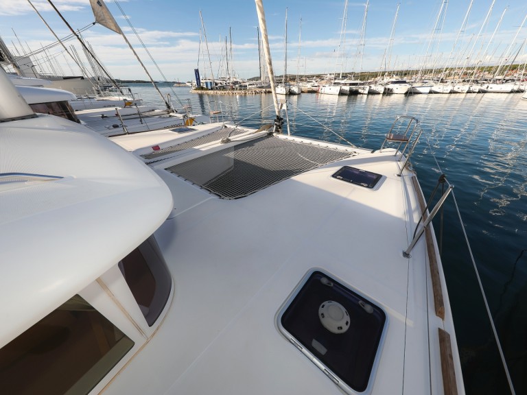 Location bateau Rogoznica pas cher Lagoon 400 S2