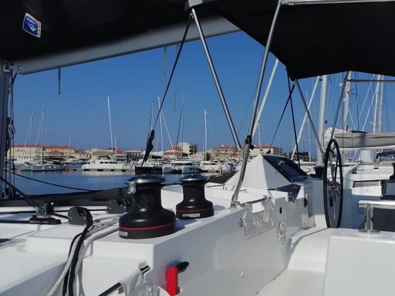 Catamaran à louer à Nikiána au meilleur prix