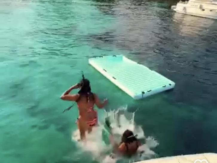 Louez un Four Winns Sundowner 285 à Cannes