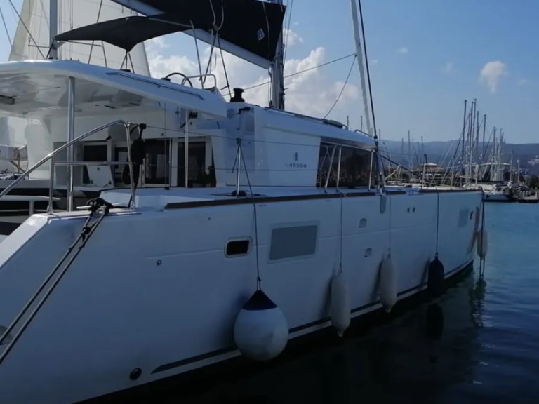 Louer Catamaran avec ou sans skipper Lagoon à Nikiána