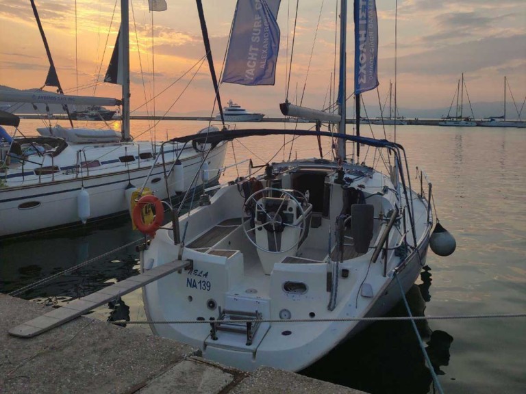 Bénéteau Oceanis 37 a louer à Nikiána