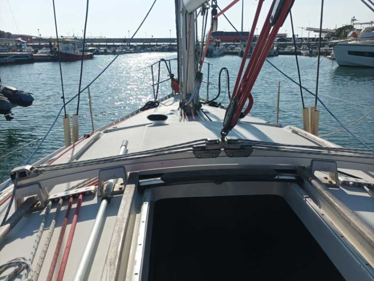Louer Voilier avec ou sans skipper Bénéteau à Nikiána