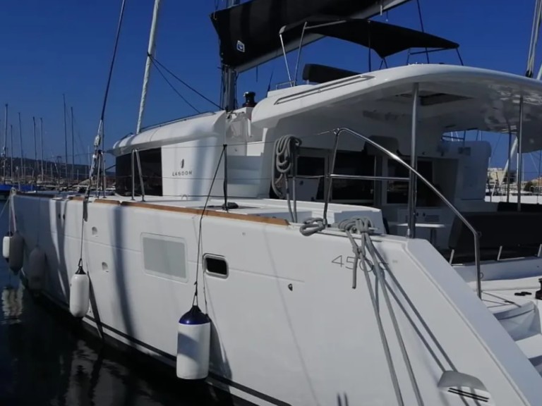 Louer Catamaran avec ou sans skipper Lagoon à Nikiána