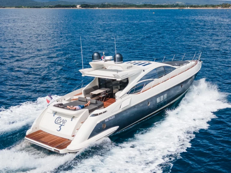 Louez un Azimut Azimut 68 S à Saint-Tropez