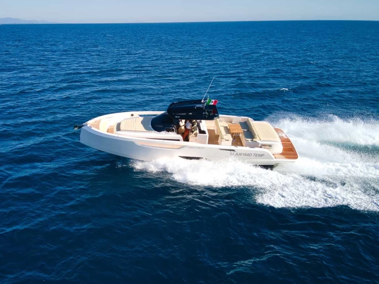 Cayman Cayman 380WA a louer à Lagos
