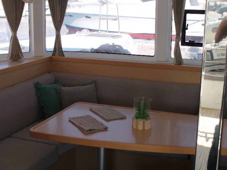 Location bateau Saint-Raphaël pas cher Lagoon 42