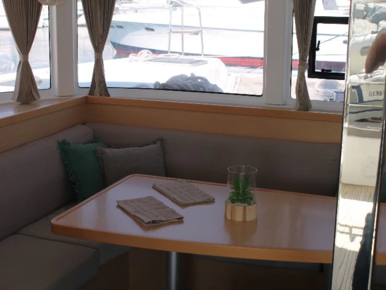 Location bateau Saint-Raphaël pas cher Lagoon 42