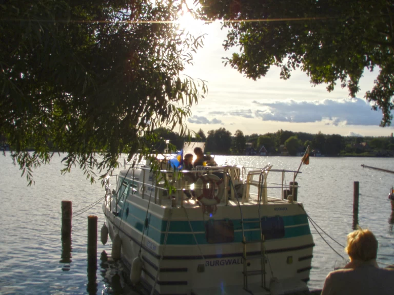 Bateau à moteur à louer à Mildenberg au meilleur prix