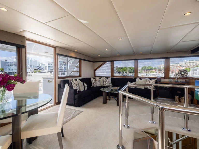 Location bateau Flagship SERENITY 122 à New England sur Samboat