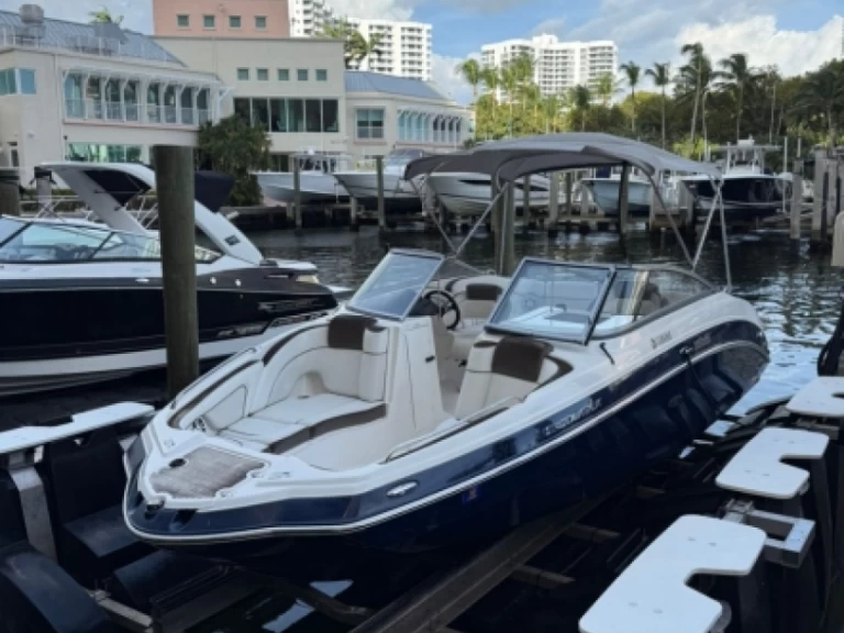 Location bateau Yamaha Limited 24 5 à Miami sur Samboat