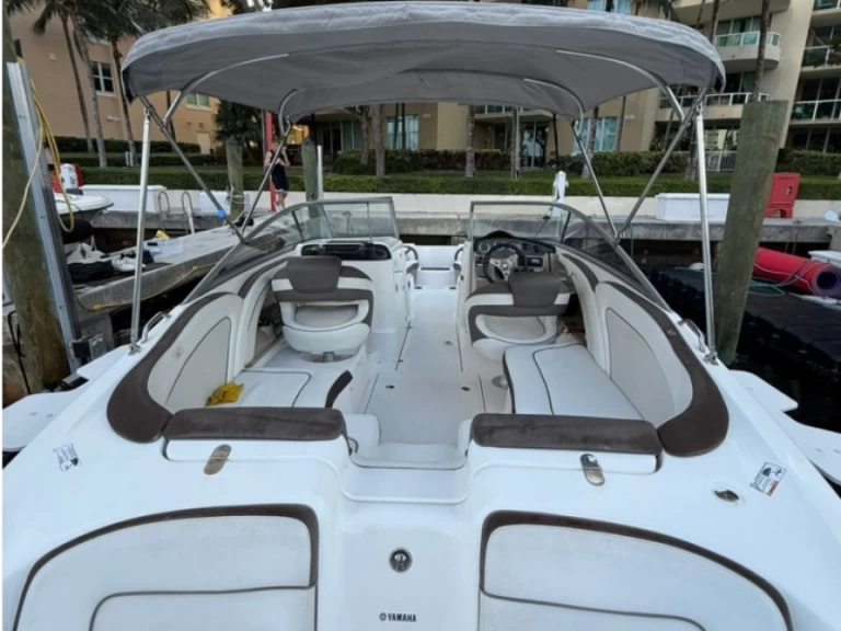 Bateau à moteur à louer à Miami au meilleur prix