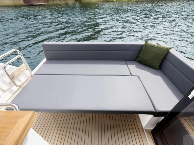 Bateau à moteur à louer à Pula au meilleur prix