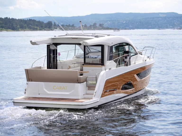 Sealine Sealine C390 a louer à Pula