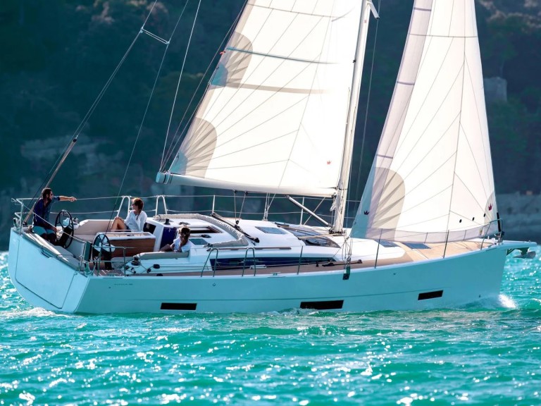 Louez un Dufour Dufour 390 Grand Large à Álimos