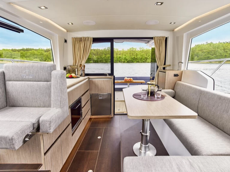 Location Bateau à moteur Sealine avec permis