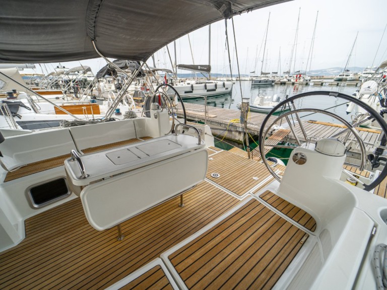 Louer Voilier avec ou sans skipper Jeanneau à Seget Donji