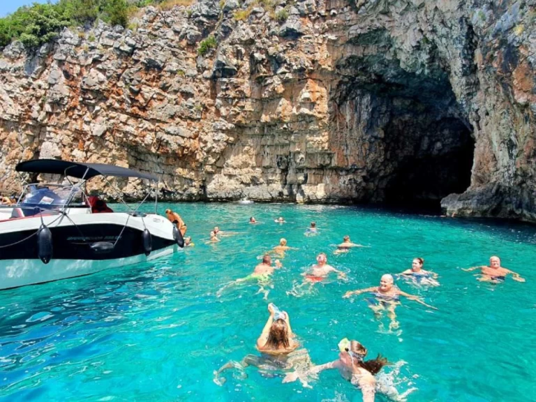 Okiboats Barracuda 545 Open a louer à Kotor