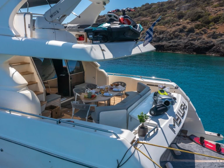 Louer Yacht avec ou sans skipper Ferretti à Álimos