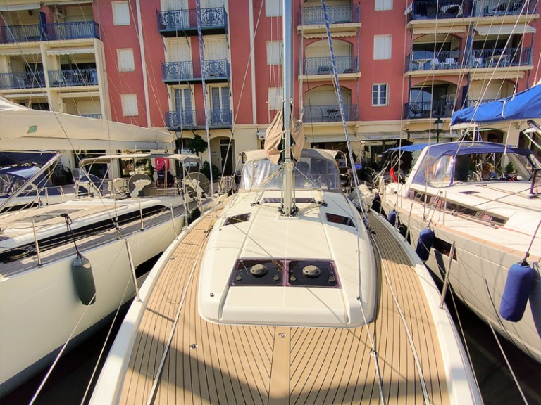 Louez un Jeanneau Sun Odyssey 440 à Port Grimaud