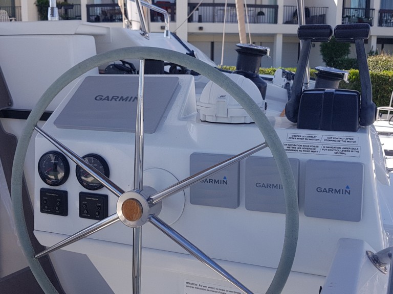 Location bateau Fountaine Pajot Saba 50 à Cogolin sur Samboat