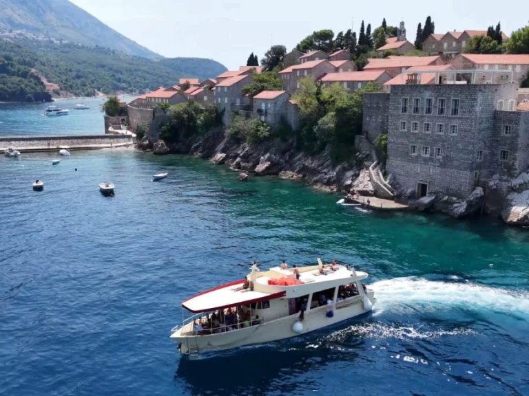 Louez un CORBELLA Selfbuild à Bar