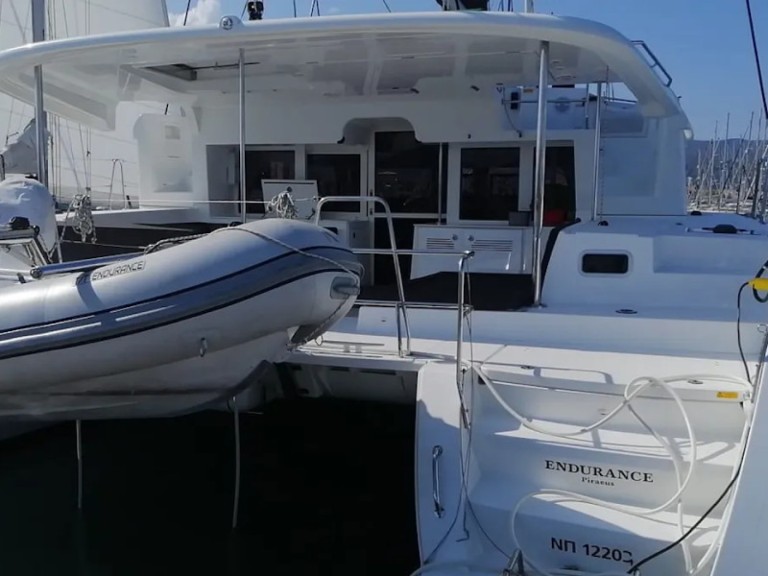 Catamaran à louer à Gouviá au meilleur prix