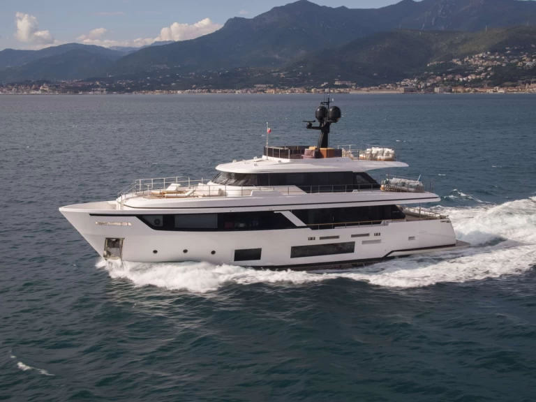 Louez un Custom Line RARE GEM  à Imperia