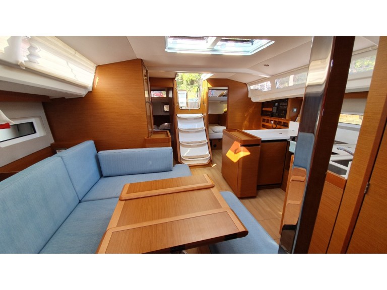 Louez un Jeanneau Sun Odyssey 440 à Pomer