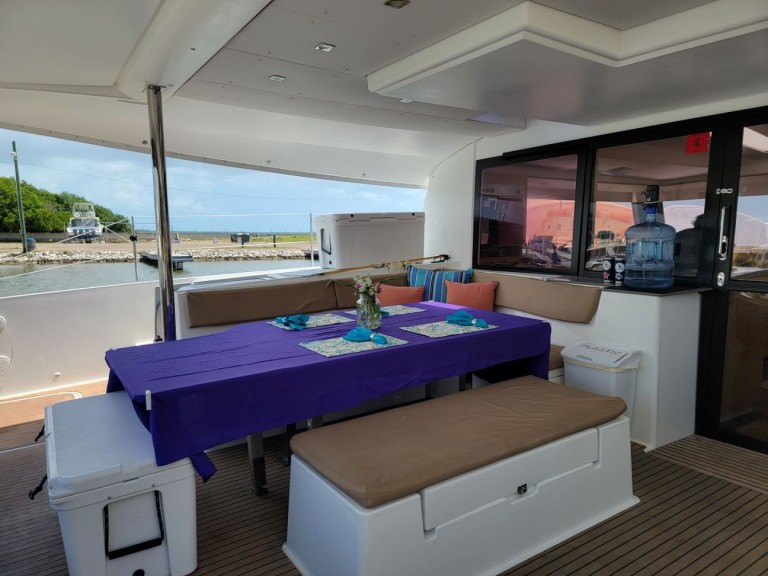 Location Catamaran Fountaine Pajot avec permis