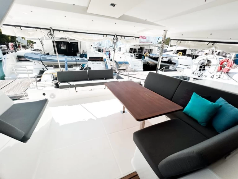 Location Catamaran Fountaine Pajot avec permis